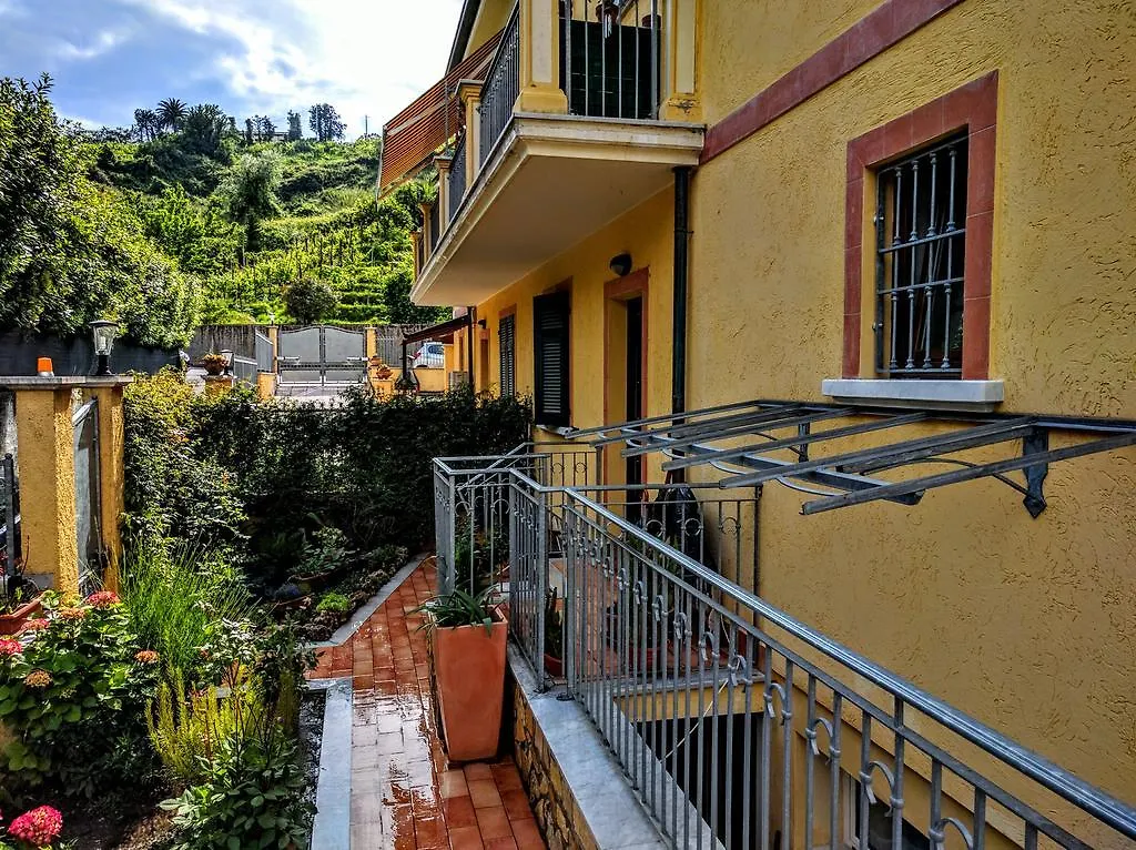 Sally'S B&B Carrara