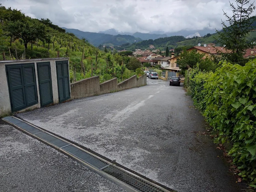 Sally'S B&B Carrara