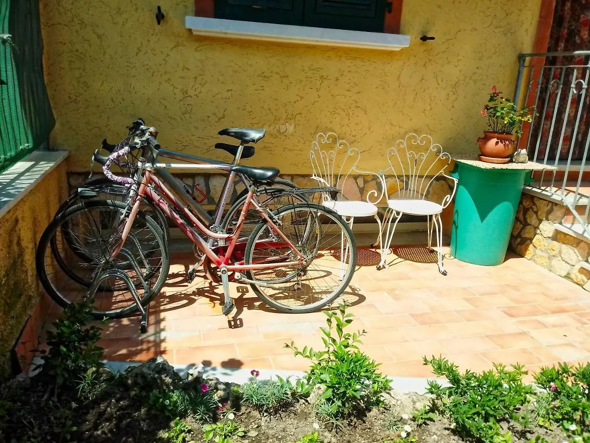 Sally'S B&B Carrara Olaszország