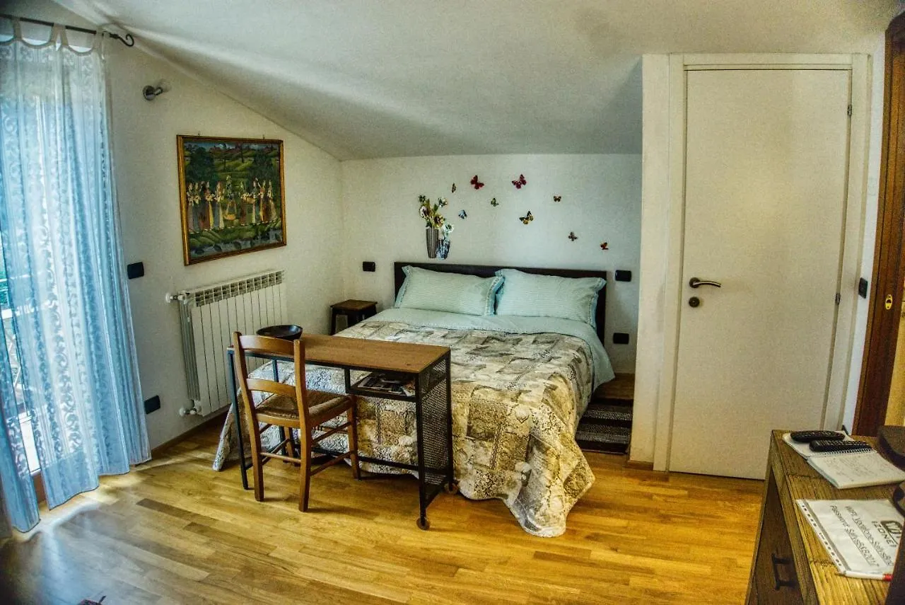 Panzió Sally'S B&B Carrara